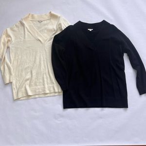 Two soft Gap vneck Sweaters